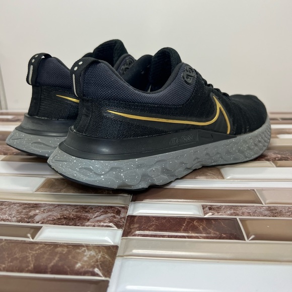 Nike React Infinity Run Flyknit 2(MEN) size 9 - Picture 3 of 16